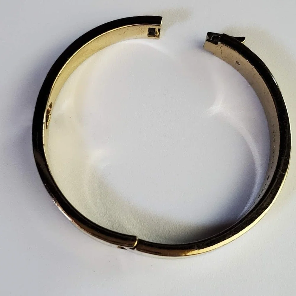 Kate Spade New York Cutout Spade Hinged Bangle Bracelet Yellow Enamel Gold Tone - Picture 9 of 10